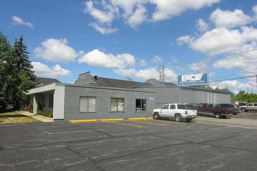 2431 Pontiac Rd, Auburn Hills, MI for lease - Building Photo - Image 2 of 4