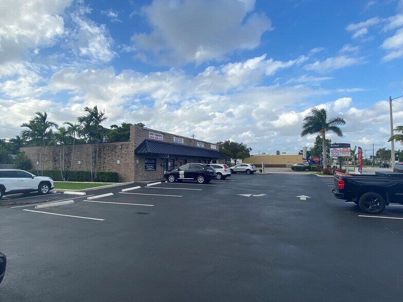 3451-3481 N Andrews Ave, Oakland Park, FL à vendre - Photo du bâtiment - Image 3 de 40