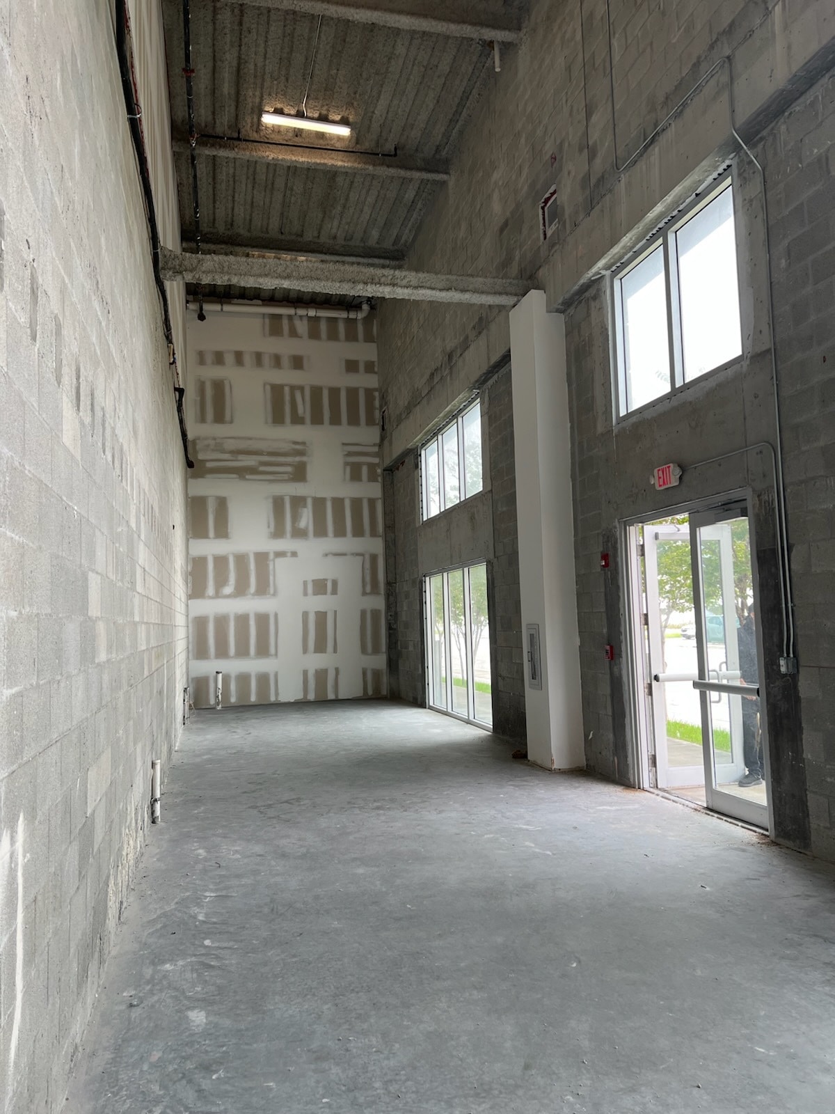 7865 NE 10th Ave, Miami, FL for lease Interior Photo- Image 1 of 3