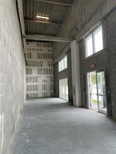 7865 NE 10th Ave, Miami, FL for lease Interior Photo- Image 1 of 3