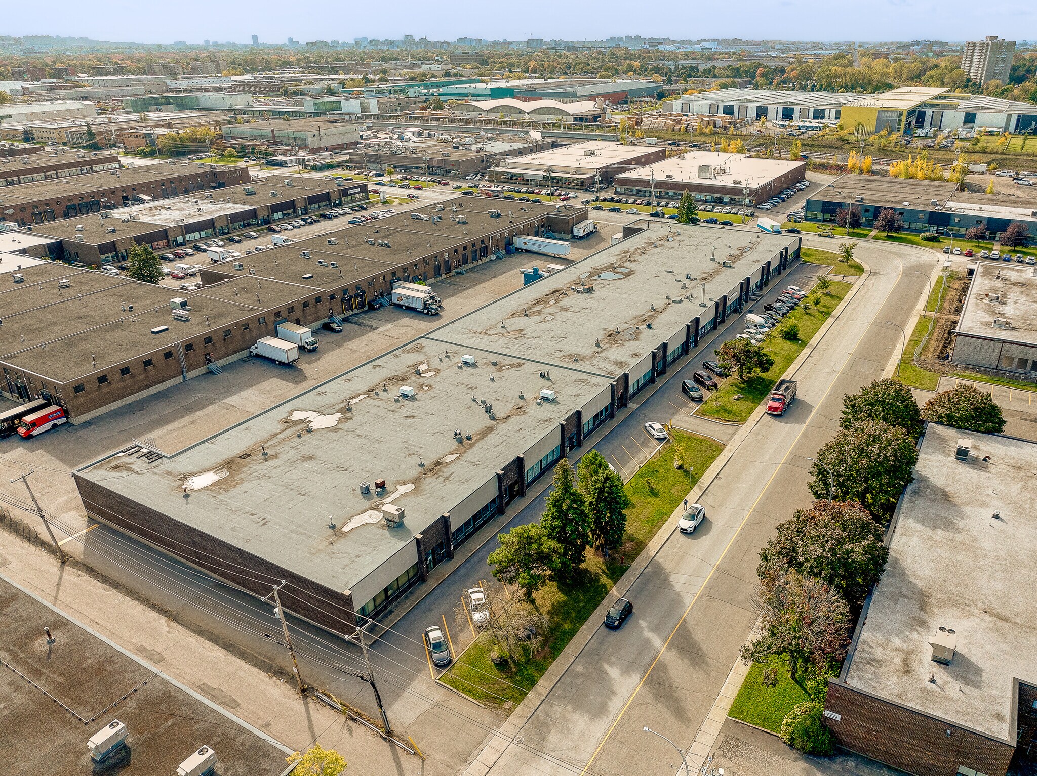 604-678 Rue Deslauriers, Montréal, QC à vendre Photo du bâtiment- Image 1 de 1