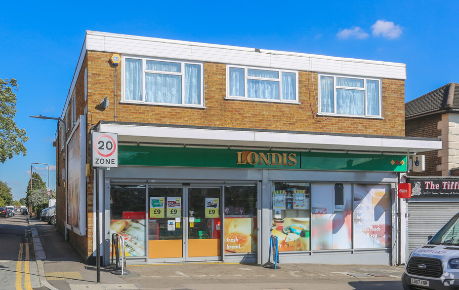 128 Snakes Ln, Woodford Green for lease - Primary Photo - Image 1 of 2