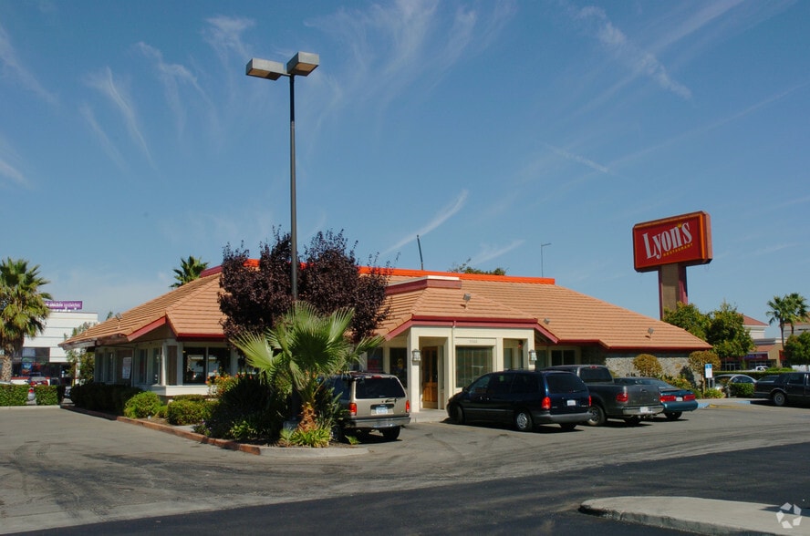 3320 N Tracy Blvd, Tracy, CA for lease - Building Photo - Image 2 of 16