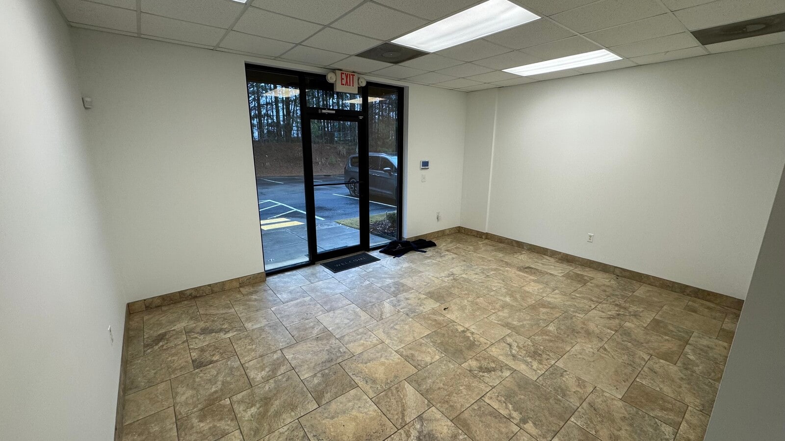 6065 Parkway North Dr, Cumming, GA 30040 - Unité 700 -  - Photo intérieure - Image 1 of 7