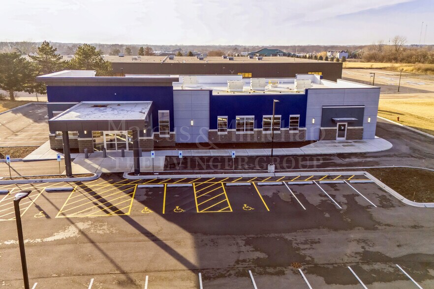 1705 Mediterranean Dr, Sycamore, IL à vendre - Photo du bâtiment - Image 2 de 11