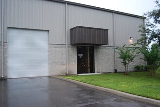 6541 N Orange Blossom Trl, Orlando, FL à louer Photo intérieure- Image 1 de 17