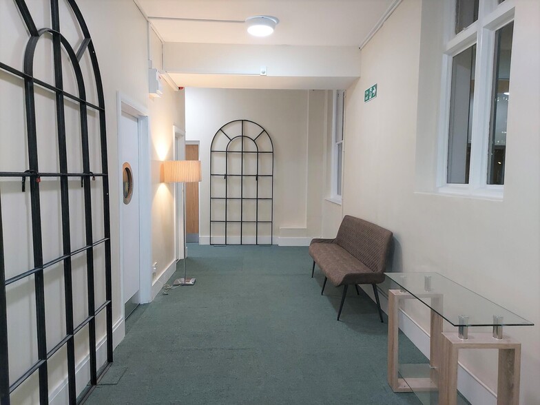 62-62A Mount Pleasant Rd, Tunbridge Wells for lease - Building Photo - Image 2 of 3