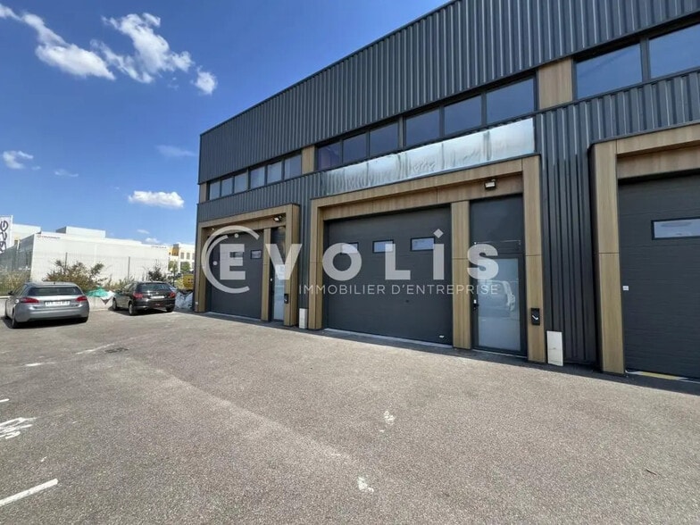 553 Rue Du Chat Botte, Beynost for lease - Building Photo - Image 1 of 14