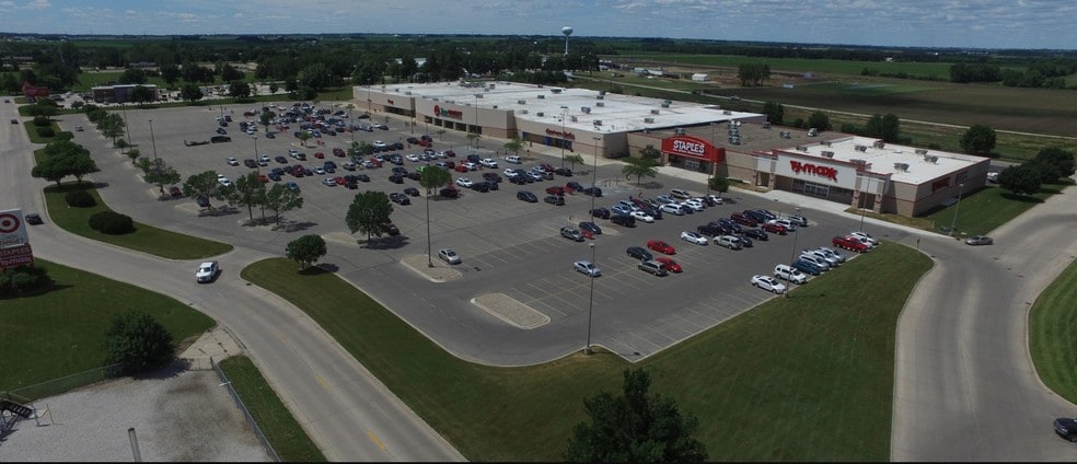 3410-3440 4th St, Mason City, IA for lease - Aerial - Image 2 of 7