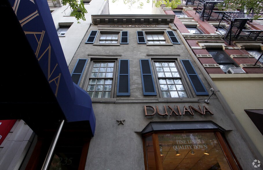 235 E 58th St, New York, NY à vendre - Photo du bâtiment - Image 2 de 45