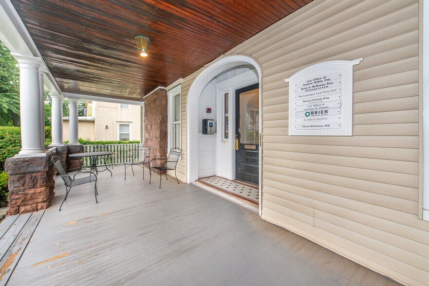 96 Park St, Montclair, NJ à louer - Hall d’entrée - Image 3 de 4