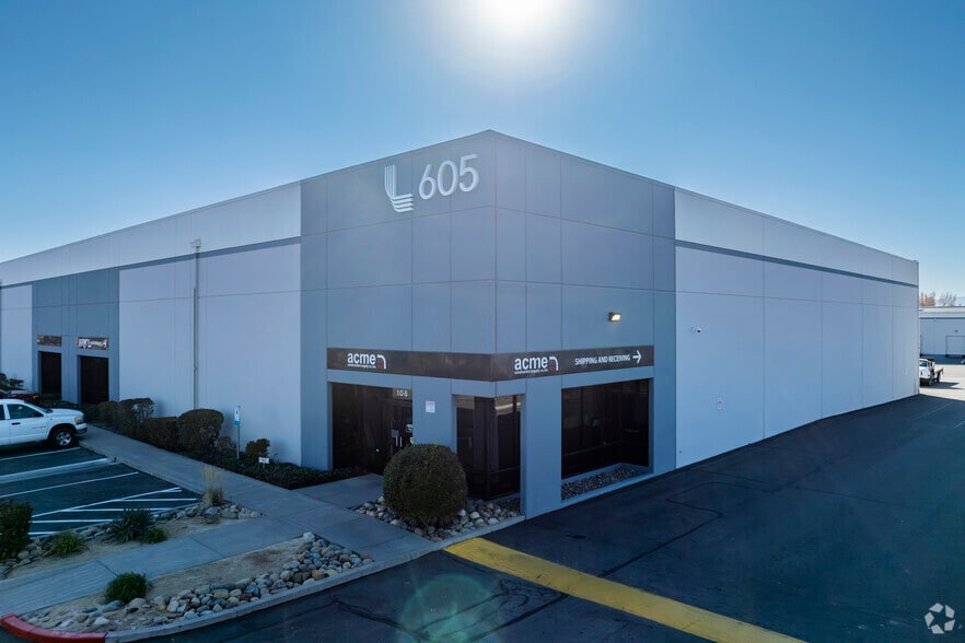 605 Glendale Ave, Sparks, NV for lease - Primary Photo - Image 1 of 5