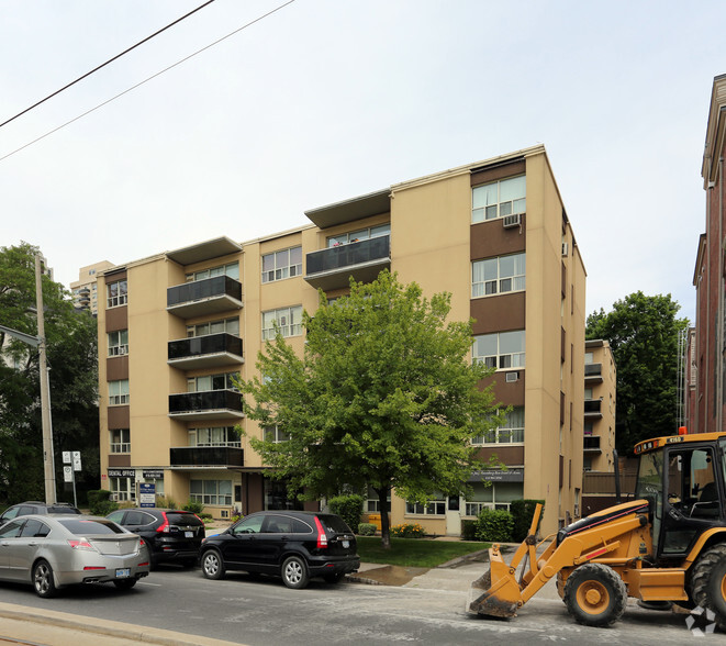 300 St Clair Ave W, Toronto, ON à louer - Photo du bâtiment - Image 2 de 18