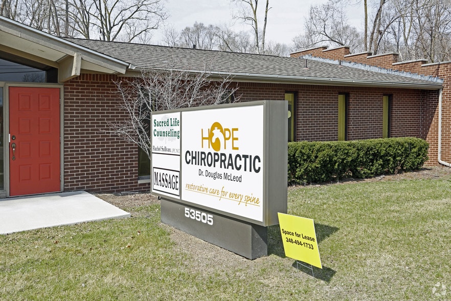 53505 Van Dyke Ave, Utica, MI for lease - Building Photo - Image 2 of 3