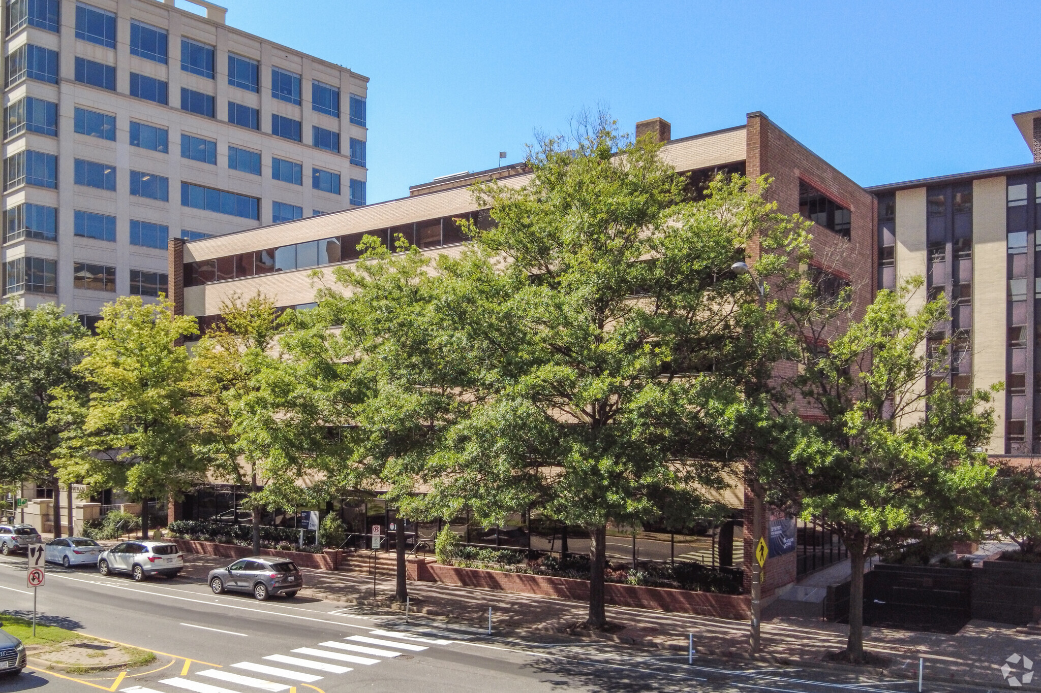 3803 N Fairfax Dr, Arlington, VA à louer Photo du bâtiment- Image 1 de 7