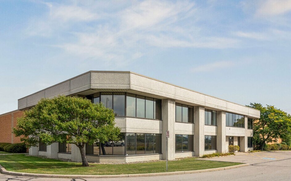 5610 Timberlea Blvd, Mississauga, ON à louer - Photo du bâtiment - Image 2 de 3