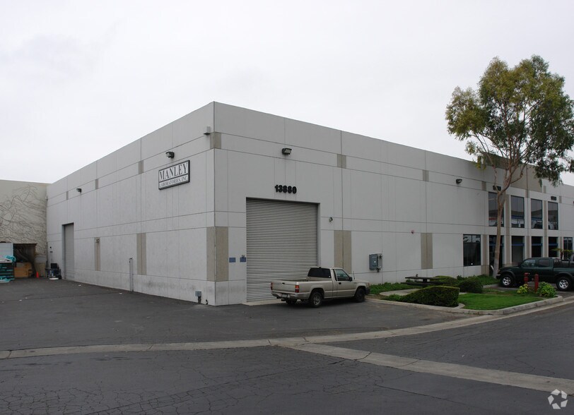 13880 Magnolia Ave, Chino, CA à louer - Photo du bâtiment - Image 3 de 7