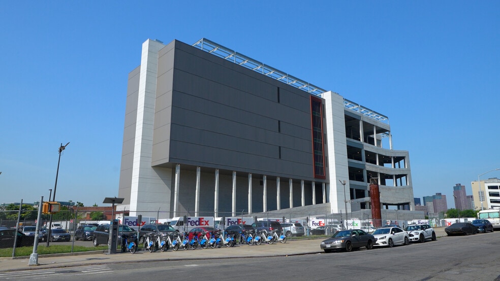 2890 Review Ave, Long Island City, NY for lease - ProVideo LoopNet - Image 3 of 27