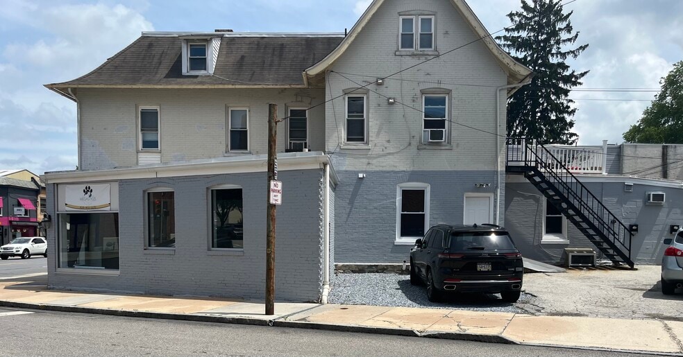 1050 W Lancaster Ave, Bryn Mawr, PA for lease - Building Photo - Image 3 of 21