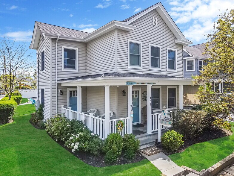 407 Wiggins St, Greenport, NY à vendre - Photo du bâtiment - Image 2 de 50