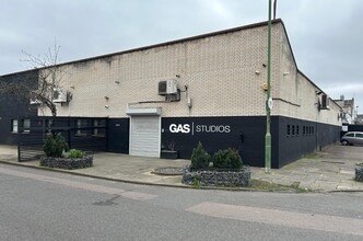 Fountayne Rd, Londres à louer Photo du bâtiment- Image 1 de 2