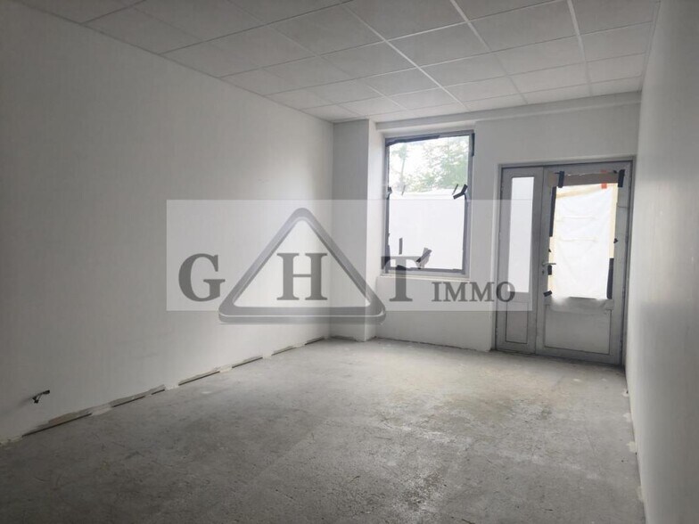 Retail in Charenton-le-Pont for sale - Interior Photo - Image 2 of 5
