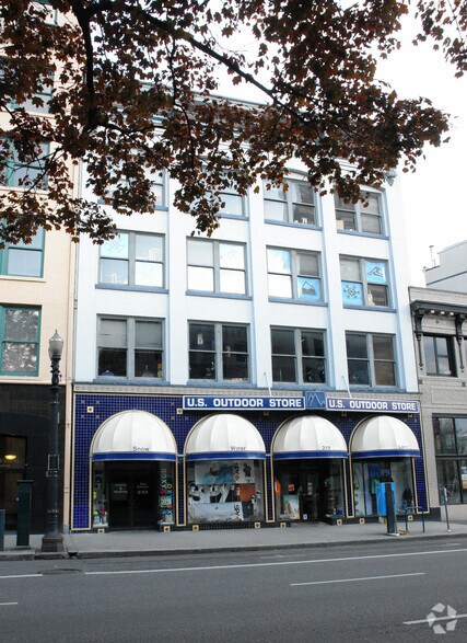 219 SW Broadway, Portland, OR à louer - Photo du bâtiment - Image 2 de 7