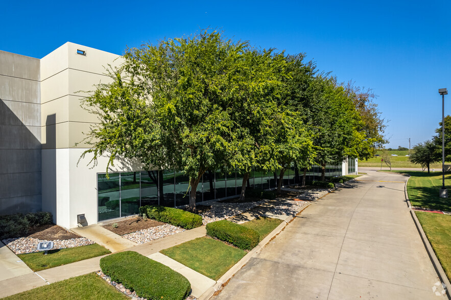 4717 Plano Pky, Carrollton, TX for lease - Building Photo - Image 3 of 7