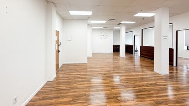 46-20 Queens Blvd, Sunnyside, NY à louer Photo intérieure- Image 2 de 6