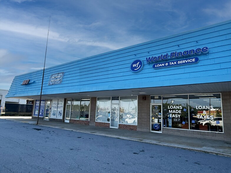 900 Thornton Rd, Lithia Springs, GA à louer - Photo du bâtiment - Image 2 de 8