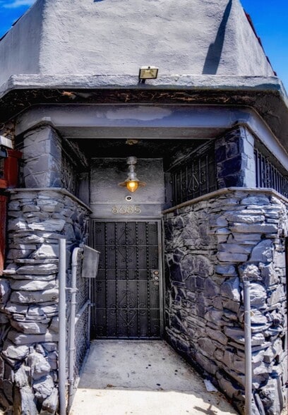 8685 Venice Blvd, Los Angeles, CA for lease - Building Photo - Image 3 of 9