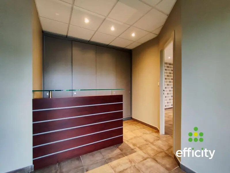 Flex in La Chapelle-Thouarault for lease Interior Photo- Image 1 of 9