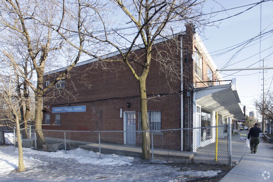 7711-7717 Yonge St, Markham, ON à louer - Photo du bâtiment - Image 2 de 3