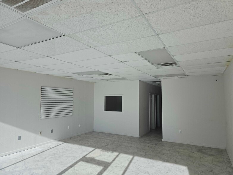 8650 N Houston Rosslyn Rd, Houston, TX for lease - Interior Photo - Image 2 of 11