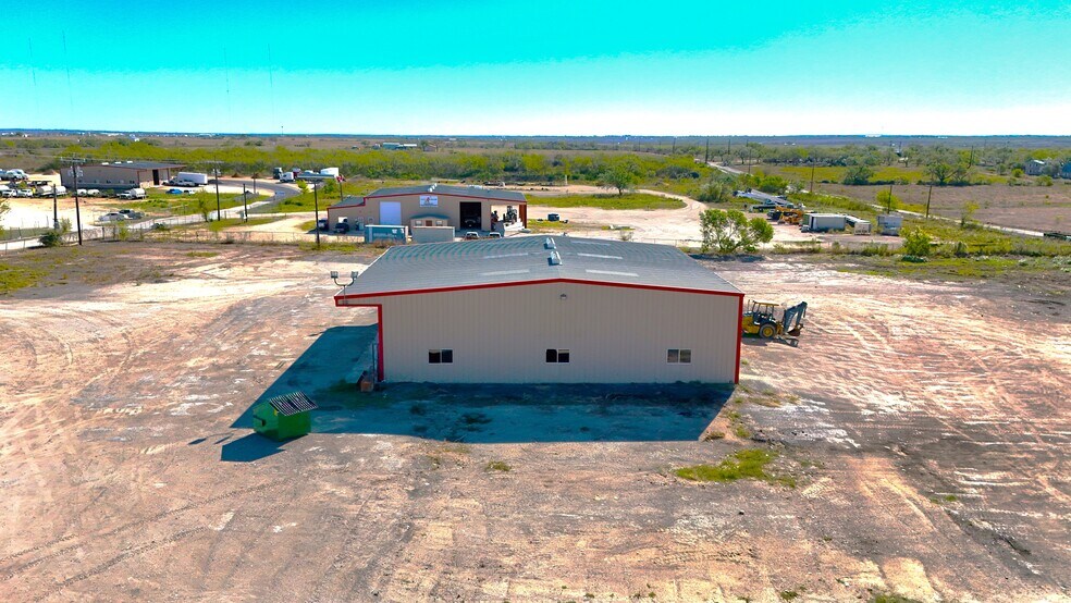 2290 FM 1516 N, Converse, TX à louer - Photo du bâtiment - Image 3 de 4