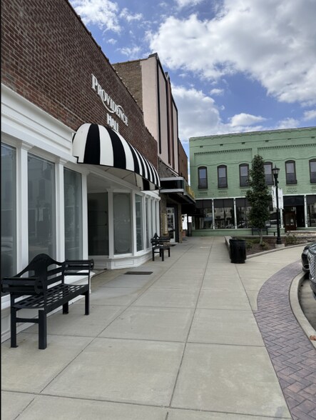 29 Public Sq, Lawrenceburg, TN for lease - Building Photo - Image 2 of 12