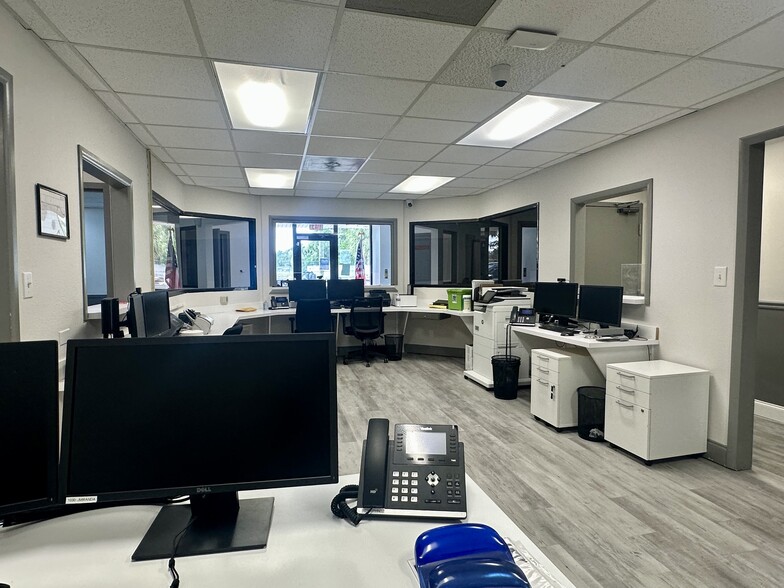 7108 N Nebraska Ave, Tampa, FL for sale - Building Photo - Image 3 of 7