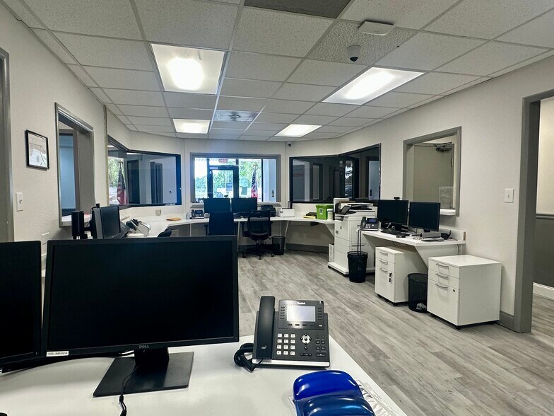 7108 N Nebraska Ave, Tampa, FL à vendre - Photo du bâtiment - Image 3 de 7