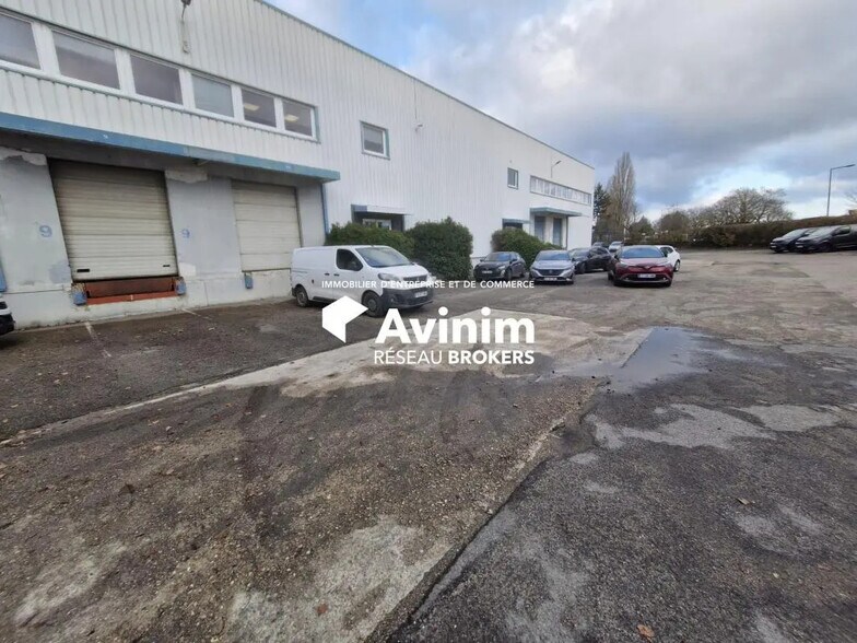 Industrial in Louvres for lease - Building Photo - Image 2 of 9