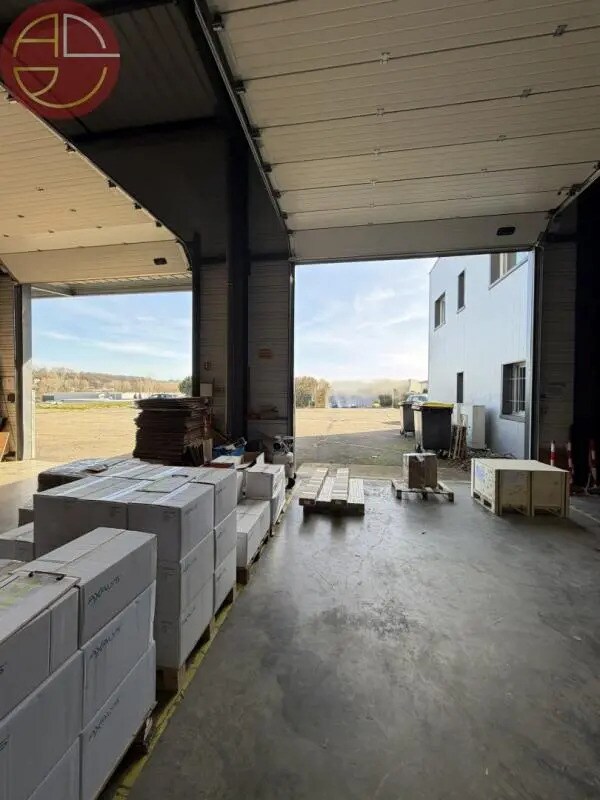 Industrial in Beaupuy for lease Interior Photo- Image 1 of 9