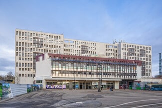 Plus de détails pour 1 Place Charles De Gaulle, Montigny-le-Bretonneux - Bureau à vendre
