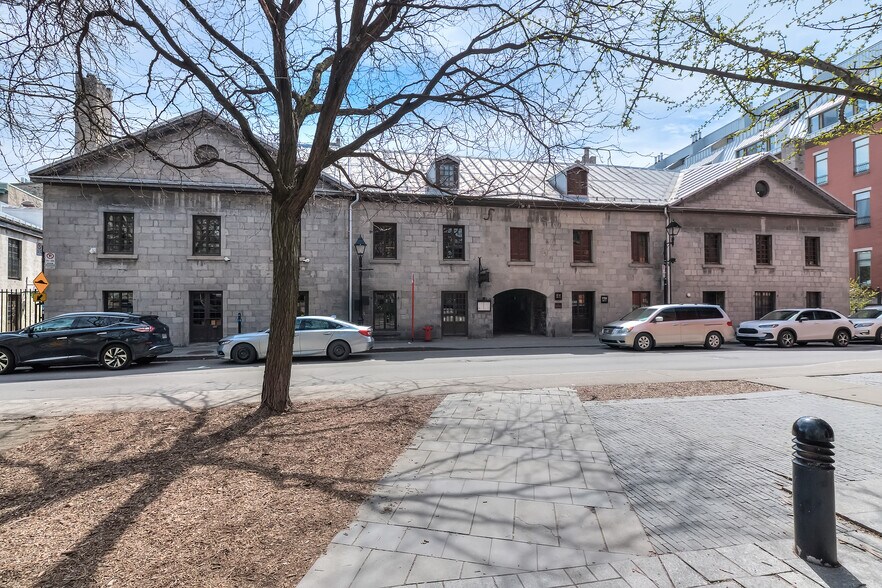 300 Pl D'youville, Montréal, QC for lease - Building Photo - Image 1 of 9