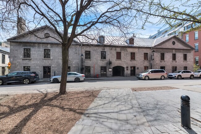 Plus de détails pour 300 Pl D'youville, Montréal, QC - Bureau à louer