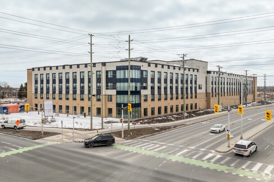 4085 Strandherd Dr, Ottawa, ON à louer - Photo du bâtiment - Image 2 de 5