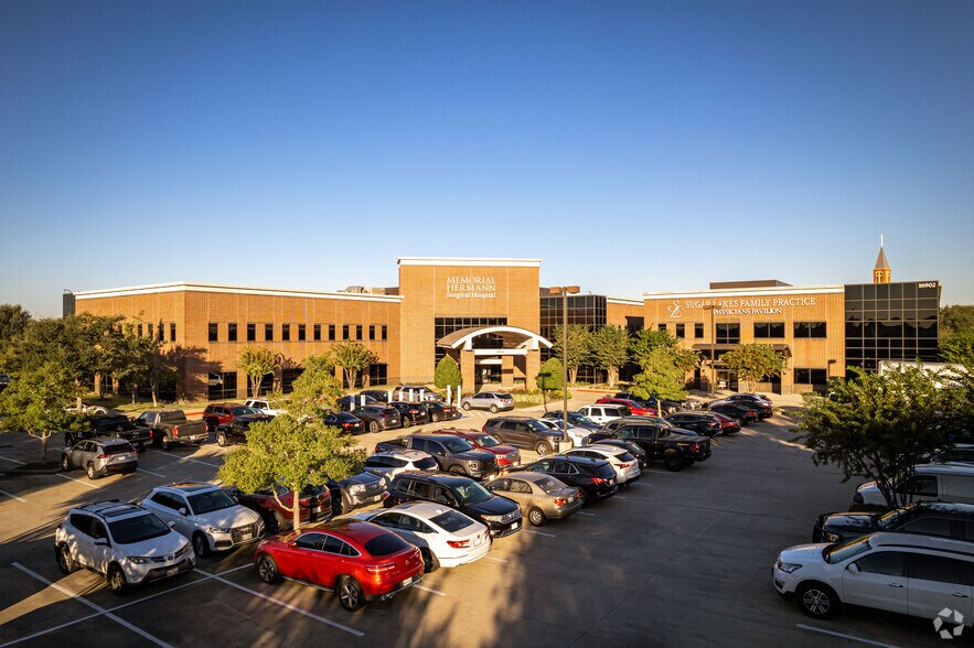 16902 Southwest Fwy, Sugar Land, TX à louer - Photo principale - Image 1 de 16