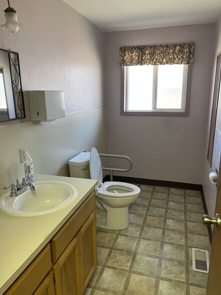 1185 Arthur St, Eugene, OR for sale - Building Photo - Image 3 of 10