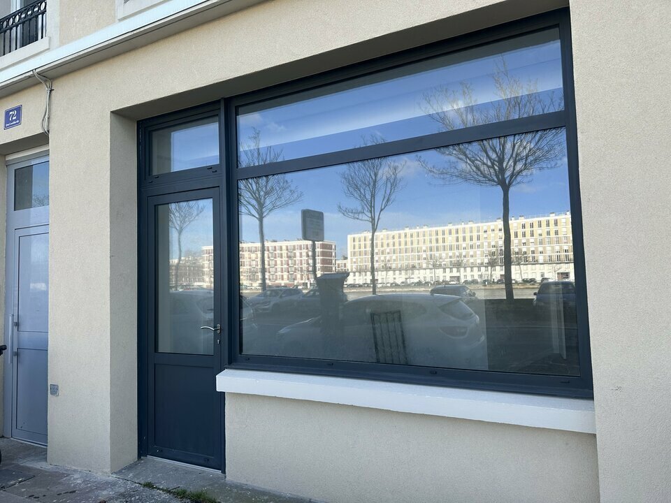 Retail in Le Havre for lease Building Photo- Image 1 of 4