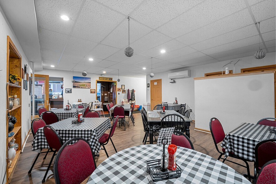 326 Main St, Wausaukee, WI à vendre - Photo du bâtiment - Image 3 de 96
