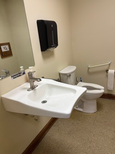 555 W Schrock Rd, Westerville, OH à vendre - Photo du bâtiment - Image 3 de 11