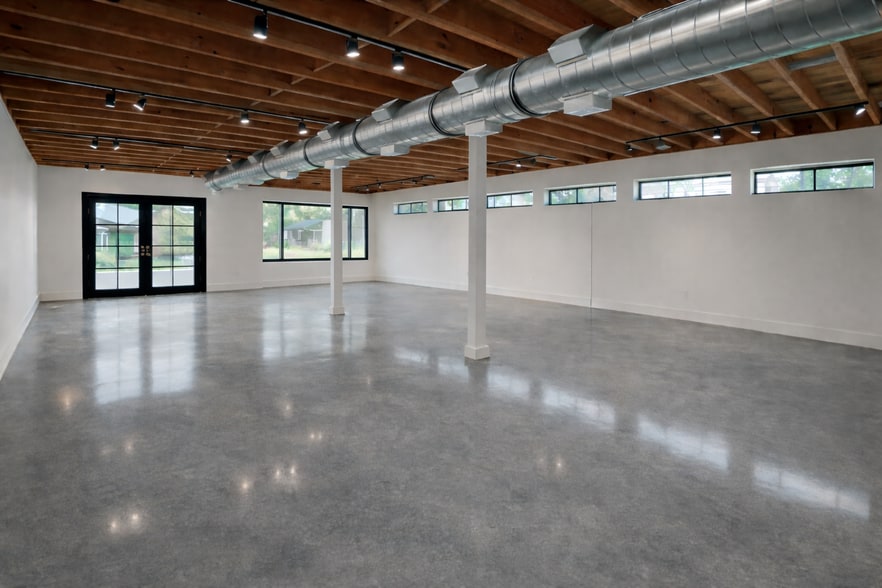 2113 E Cesar Chavez St, Austin, TX for lease - Building Photo - Image 2 of 12